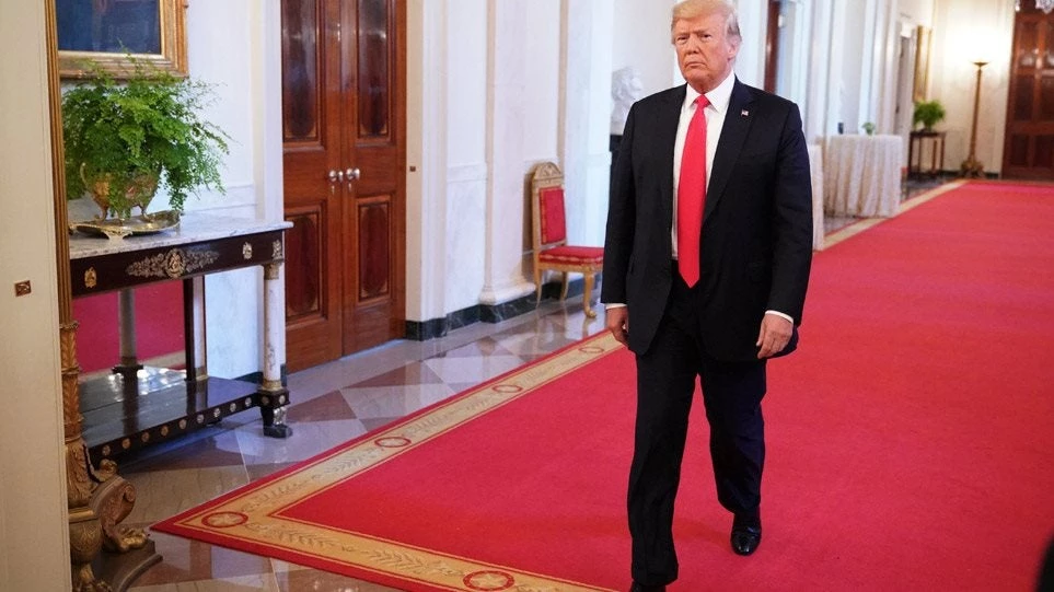 Πολιτική κρίση στις ΗΠΑ: Σενάρια καθαίρεσης του Ν. Τραμπ – «Αν πέσω, θα σημάνει την οικονομική καταστροφή» – Το «βαθύ κράτος» παίζει το τελευταίο του χαρτί